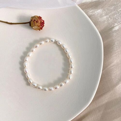 Timeless Elegance" Elastic Freshwater Pearl Bracelet-White