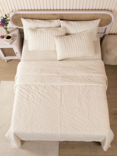 6 Pcs Complete Bedding Set - Beige - Razai, Bedsheet & Pillow Covers