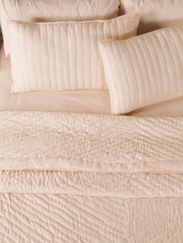 6 Pcs Complete Bedding Set - Pastel Pink - Razai, Bedsheet & Pillow Covers