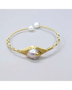 Golden Embrace" Freshwater Pearl Bracelet